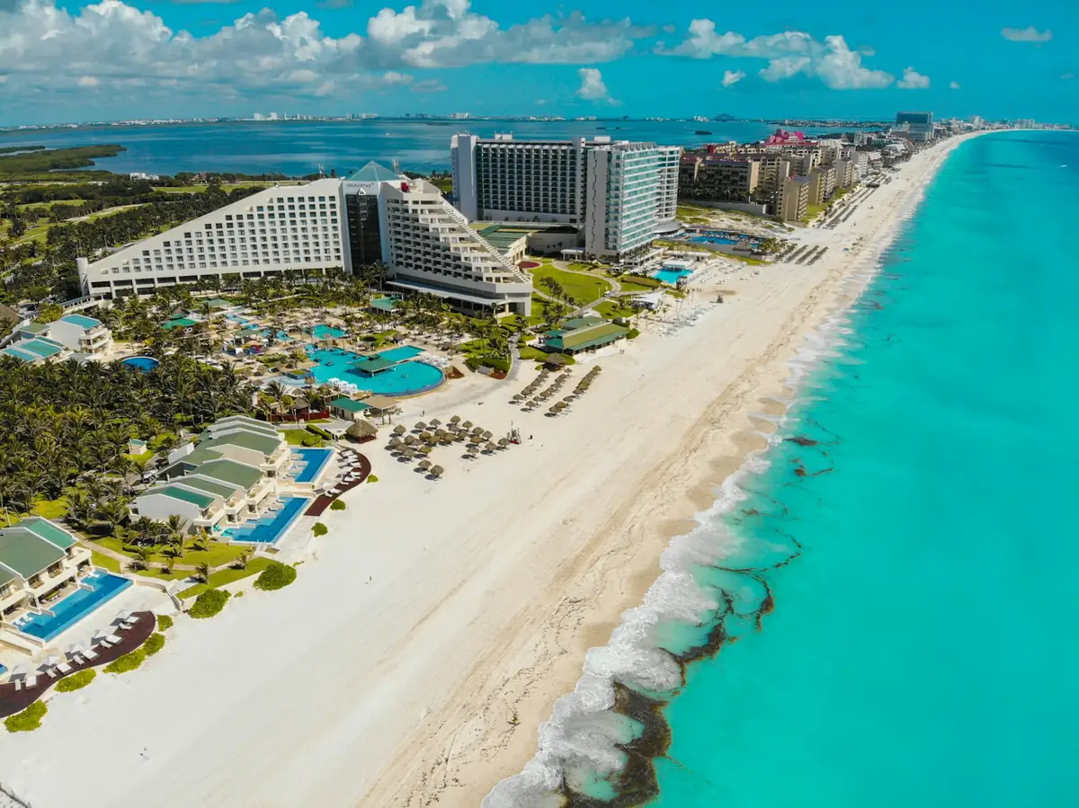Vista aérea de la zona hotelera de Cancún